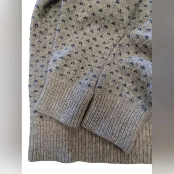 J Crew 100%  Lambswool Gray Long Sleeve Sweater Size Large - Picture 5 of 8